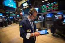 Trader sur le parquet du New York Stock Exchange le 8 novembre 2017 à New York