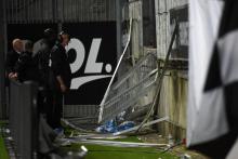 Au stade de la Licorne, la barrière dont l'effondrement avait fait 29 blessés lors du match de Ligue