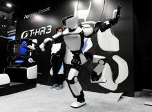 Le troisième prototype humanoïde, T-HR3, conçu par Toyota et présenté au salon international de la r