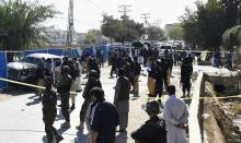 Des forces de sécurité pakistanaises sur les lieux d'un attentat à Quetta, le 9 novembre 2017 au Pak