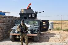 Des membres des forces irakiennes montent la garde le 13 octobre 2017 à Touz Khormatou, dans le nord