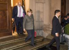 Angela Merkel a quitté le bâtiment où se tiennent ces discussions vers 04h45 locales sans faire la m