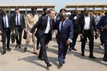 Emmanuel Macron (G) et Nana Akufo Addo à Accra au Ghana, le 30 novembre 2017