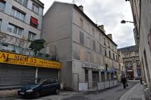 L'immeuble de Saint-Denis rendu inhabitable après l'assaut antiterroriste contre deux jihadistes, le