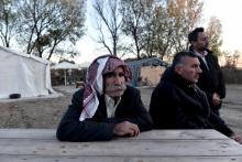 Des yézidis sont installés dans un camp de réfugiés dans le nord de la Grèce, le 24 novembre 2017