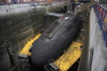 Un sous-marin nucléaire lanceur d'engins (SNLE) français, le 2 février 2017 au large de Brest, dans 