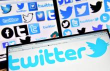 Les logos du réseau social Twitter photographiés sur un écran d'ordinateur le 20 novembre