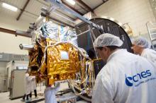 Derniers tests du microsatellite français l'agence spatiale française CNES à Toulouse, le 15 avril 2