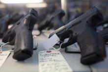 Les parlementaires américains votent mercredi 6 décembre un texte sur les armes à feu vendues en mas