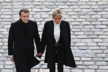 Le président français EMmanuel Macron et son épouse Brigitte rendent un dernier hommage à Jean d'Orm