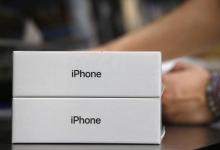 Une association française a déposé une plainte contre Apple pour l'"obsolescence programmée" de ses iPhone, après que le géant américain a récemment admis ralentir volontairement ses anciens modèles d