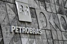 Logo de Petrobras sur un de ses immeubles à Rio de Janeiro, au Brésil, le 12 décembre 2014