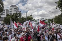 Des milliers d'Indonésiens manifestent devant l'ambassade américaine à Jakarta le 10 décembre 2017 c