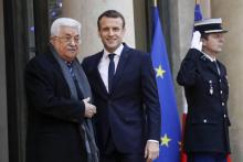 Emmanuel Macron accueille à l'Elysée le président palestinien Mahmoud Abbas, le 22 décembre 2017