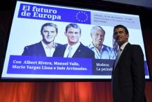 L'ancien Premier ministre français Manuel Valls arrive à un meeting du parti de centre-droit Ciudada