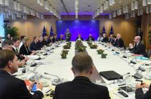 Les dirigeants des pays de l'Union européenne à 27, le 15 décembre 2017 à Bruxelles, autour de Miche