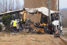 Les décombres de l'autobus impliqué dans un accident avec un train régional, à Millas, près de Perpi