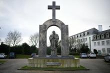 La statue de Jean-Paul II à Ploërmel, dans l'ouest de la France, le 5 janvier 2016
