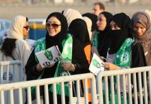 Des femmes saoudiennes assistent dans un stade de Ryad, la capitale saoudienne à une commémoration le 23 septembre 2017
