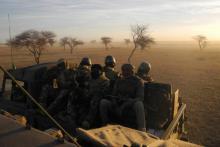 Des soldats maliens, membres du G5-Sahel, en patrouille le 2 novembre au Mali