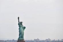 La Statue de la Liberté, dans la baie de New York, symbole depuis plus d'un siècle des Etats-Unis comme étant nation d'immigration