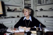 La romancière et comédienne Françoise Dorin, le 22 octobre 1974 dans ses bureaux parisiens
