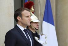 Le président Emmanuel Macron sur le perron de l'Elysée, le 5 janvier 2018 à Paris