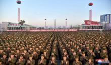L'armée nord-coréenne en parade à Pyongyang pour célébrer l'annonce le 29 novembre 2017 que le pays était devenu un Etat nucléaire. Photo du 1er décembre 2017, diffusée par l'agence officielle nord-co