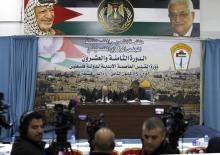 Le président palestinien Mahmoud Abbas (C) lors d'une réunion à Ramallah, en Cisjordanie occupée, le 14 janvier 2018