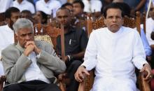 Le président srilankais Maithripala Sirisena (g) et son Premier ministre Ranil Wickremesinghe durant une cérémonie publique à Colombo le 8 janvier 2018