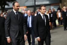 Le Premier ministre Edouard Philippe au côté d'Emmanuel Macron, lors d'une cérémonie commémorative à Saint-Etienne-du-Rouvray, en Normandie, le 26 juillet 2017