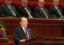 Le président de l'Eglise mormone américaine, Thomas Monson, prononce un discours à Salt Lake City, dans l'Utah, le 3 avril 2010