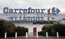 Carrefour, dont l'année 2017 a été "globalement difficile", doit annoncer mardi un nécessaire "plan de transformation" qui fait craindre aux syndicats d'importantes réductions d'effectifs