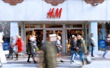 Les accusations de racisme visant une pub H&M révèlent un malaise plus large dans la gestion du géant suédois