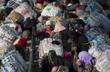 des femmes marocaines porteuses de marchandises à la frontière entre le Maroc et l'enclave espagnole de Ceuta le 20 septembre 2017