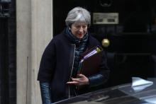 La Première ministre britannique Theresa May devant le 10 Downing Street, le 10 janvier 2018 à Londres