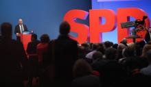 La chancelière allemande Angela Merkel (CDU) et le président du parti social démocrate (SPD) Martin Schulz (D) lors d'une conférence de presse le 12 janvier 2018 à Berlin