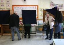 Les candidats à l'élection présidentielle Nicos Anastasiades (G), Nicolas Papadopoulos (C) et Stavros Malas lors d'un débat télévisé, le 22 janvier 2018 à Nicosie