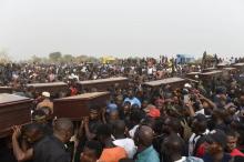 Des dizaines de milliers de personnes rassemblées jeudi à Makurdi, dans le centre du Nigeria, en hommage aux dizaines de victimes de récents affrontements entre cultivateurs et éleveurs, le 11 janvier