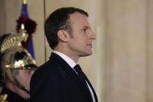 Emmanuel Macron attend l'arrivée de son homologue argentin Mauricio Macri, à l'Elysée, le 26 janvier 2018