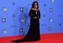 Oprah Winfrey avec son Golden Globe d'honneur reçu dimanche 7 janvier