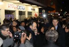 Édouard Philippe, rend hommage aux victimes de l'attentat contre l'épicerie Hyper Cacher à Paris, le 9 janvier 2017