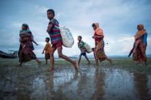 Plus de 2.000 Rohingyas se sont massés le long de la côte birmane après avoir fui leurs villages de 