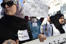 Des médecins "résidents" manifestent à l'intérieur du principal hôpital d'Alger, le 30 janvier 2018