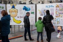 Des visiteurs devant l'exposition consacrée à Titeuf, le 24 janvier 2018 au Festival de la BD d'Angoulême