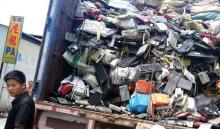 Déchargement d'un camion de déchets électroniques à Shantou, dans le sud de la Chine, en août 2014