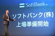 Le géant des télécoms japonais SoftBank s'associe avec le chinois Didi pour s'attaquer au marché des taxis japonais. Le PDG du groupe Masayoshi Son lors d'un point de presse annonçnant les résultats d