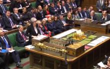 La Première ministre anglaise Theresa May s'exprimant durant la session des questions au 1er ministre à la Chambre des c Communes à Londres le 7 février 2018