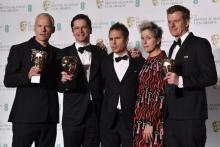 L'équipe du film "Three Billboards: les panneaux de la vengeance" le 18 février 2018 lors de la cérémonie des BAFTA: le réalisateur Martin McDonagh, le producteur Peter Czernin, l'acteur Sam Rockwell,