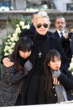 La fille de Johnny Hallyday Laura Smet et son fils David Hallyday aux funérailles de leur père à La Madeleine à Paris, le 9 décembre 2017